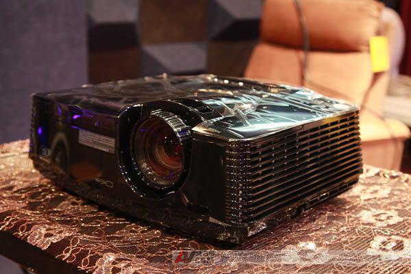 ���������ƷͶӰ�C(j��)HC4000��(qu��n)���u(p��ng)�y(c��)