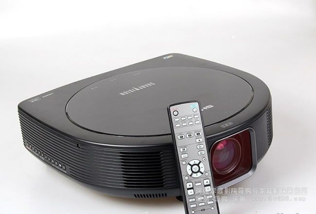 ����Z(y��)30000A+����3DͶӰ�C(j��)