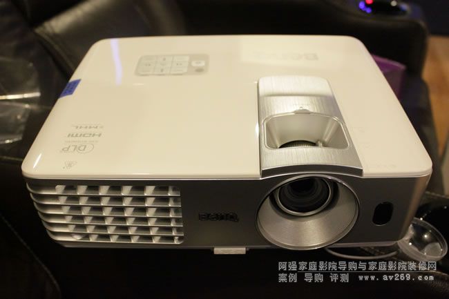 �o(w��)��ͶӰ�C(j��)����W1075��C(j��)�_(k��i)����D ���ԃr(ji��)�ȼ���ͶӰ�C(j��)