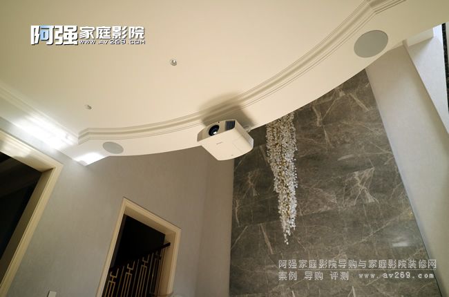 索尼4K投影機(jī)和全景聲頂置音箱