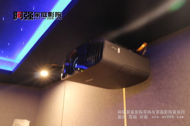 ����4K�и߶�ͶӰ�CVW578��������