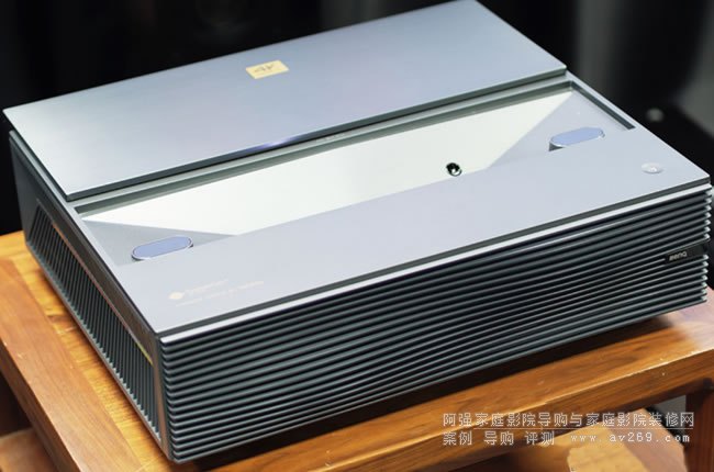 ����i985L��ɫ�����ҕ�����I(l��ng)�ԏVɫ��BT2020�͸���Ӱ���w�(y��n)