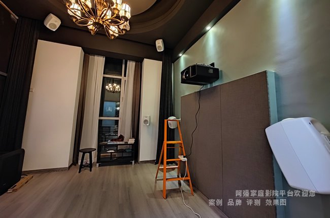 ���͏dӰԺʹ��JVCͶӰ�C�ͽ��c����Ļ���ð���